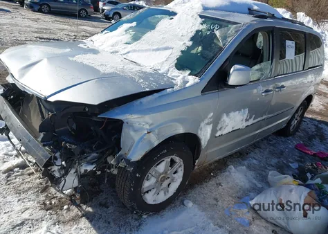 2010 Chrysler Town & Country Touring z USA, uszkodzony, nr VIN 2A4RR5DX6AR141223